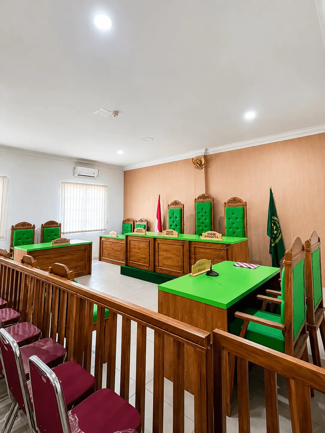 LABOR RUANG SIDANG HUKUM