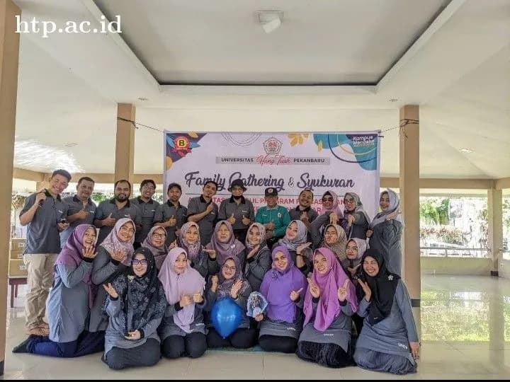 Family Gathering dan Syukuran Akreditasi Unggul Prodi Pascasarjana UHTP 
