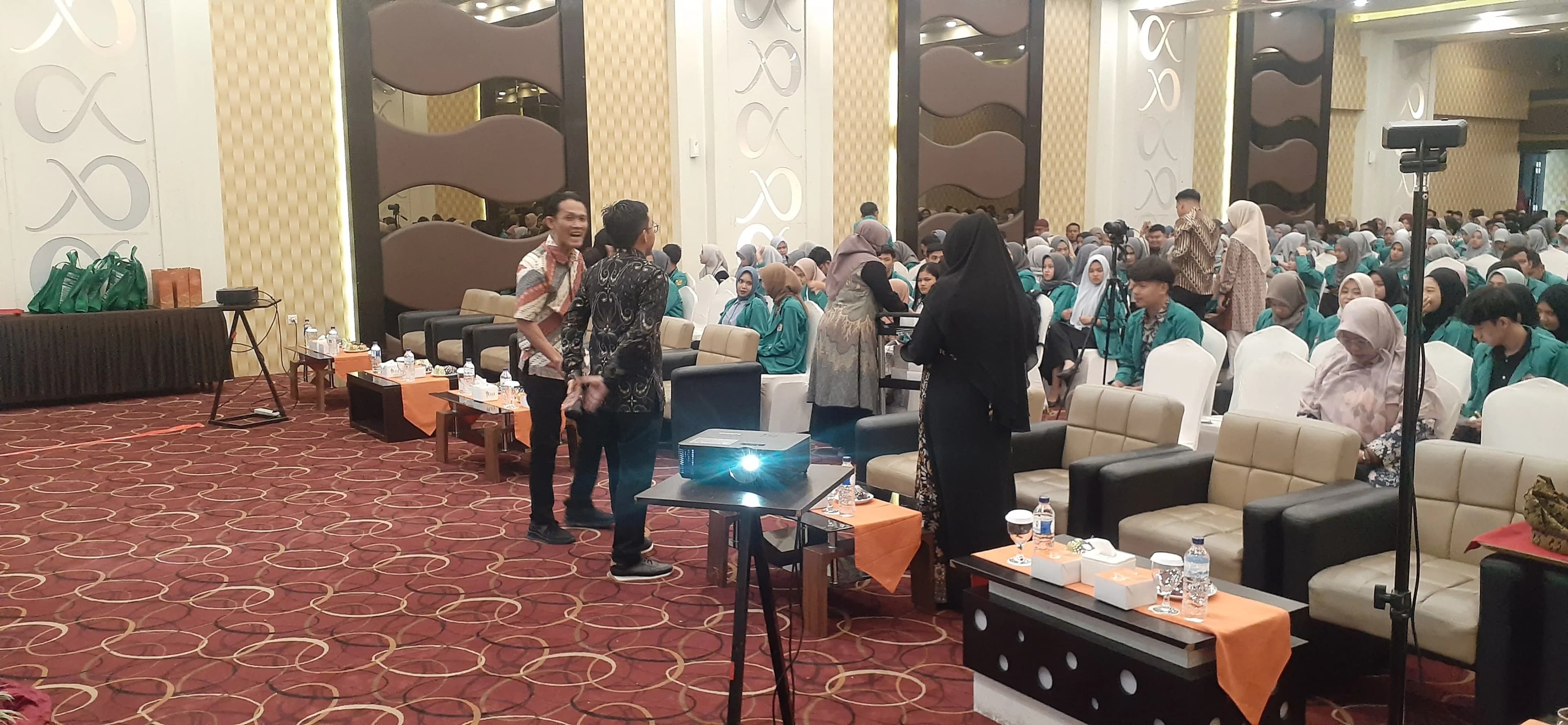 Tiga Pakar; Bidang Hukum, Kesehatan dan Telekomunikasi  Informasi Beri Kuliah Umum Mahasiswa Baru Universitas Hang Tuah Pekanbaru
