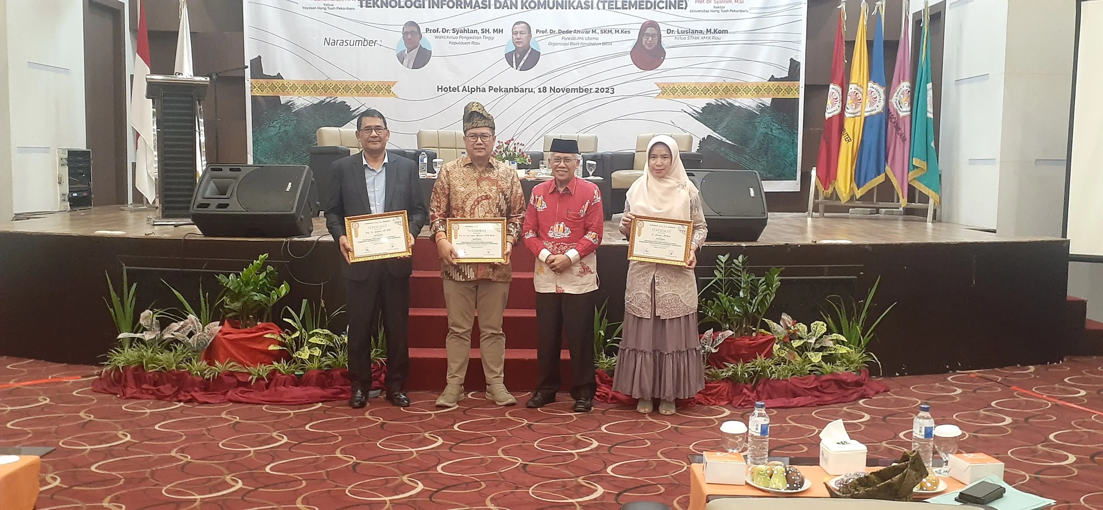 Tiga Pakar; Bidang Hukum, Kesehatan dan Telekomunikasi  Informasi Beri Kuliah Umum Mahasiswa Baru Universitas Hang Tuah Pekanbaru