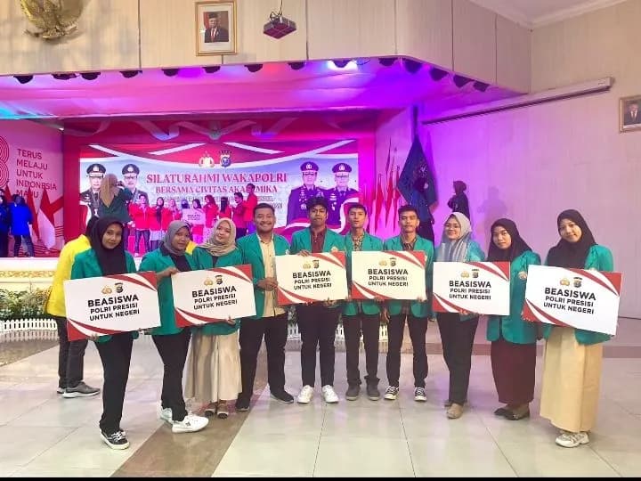 SILAHTURAHMI WAKAPOLRI BERSAMA CIVITAS AKADEMIKA DAN PEMBERIAN PENGHARGAAN BEASISWA KEPADA MAHASISWA/I UNIVERSITAS DI PROV.RIAU