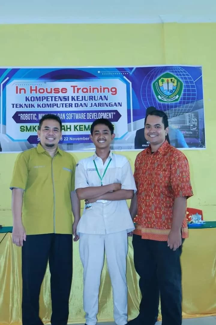 Dosen FILKOM UHTP Mengadakan In House Training di SMKN 1 Tuah Kemuning INHIL