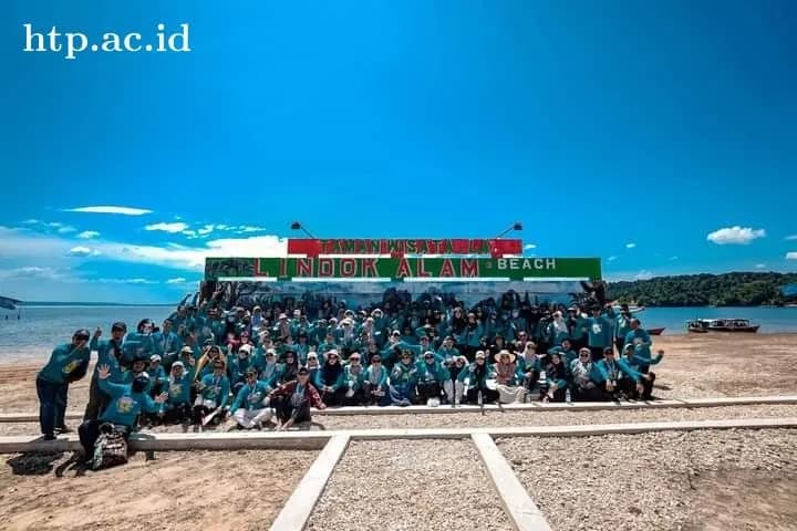 Family Gathering UHTP Tahun 2024 Rektor UHTP : Kita adalah Sama, Tidak Ada Perbedaan Satu Dengan Yang Lain, Duduk Sama Rendah, Berdiri Sama Tinggi. 