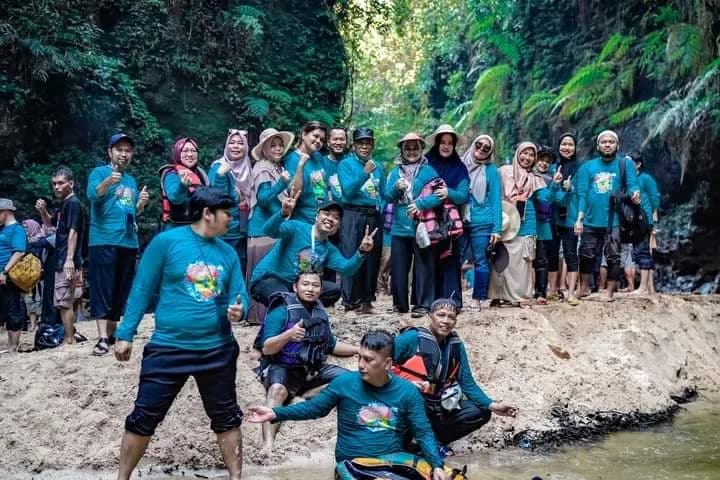 Family Gathering UHTP Tahun 2024 Rektor UHTP : Kita adalah Sama, Tidak Ada Perbedaan Satu Dengan Yang Lain, Duduk Sama Rendah, Berdiri Sama Tinggi. 