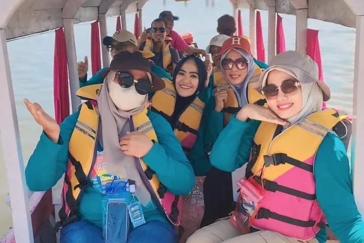 Family Gathering UHTP Tahun 2024 Rektor UHTP : Kita adalah Sama, Tidak Ada Perbedaan Satu Dengan Yang Lain, Duduk Sama Rendah, Berdiri Sama Tinggi. 