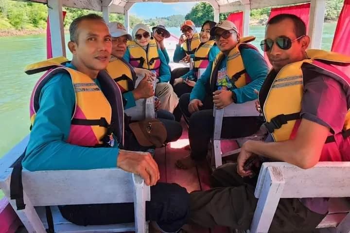 Family Gathering UHTP Tahun 2024 Rektor UHTP : Kita adalah Sama, Tidak Ada Perbedaan Satu Dengan Yang Lain, Duduk Sama Rendah, Berdiri Sama Tinggi. 