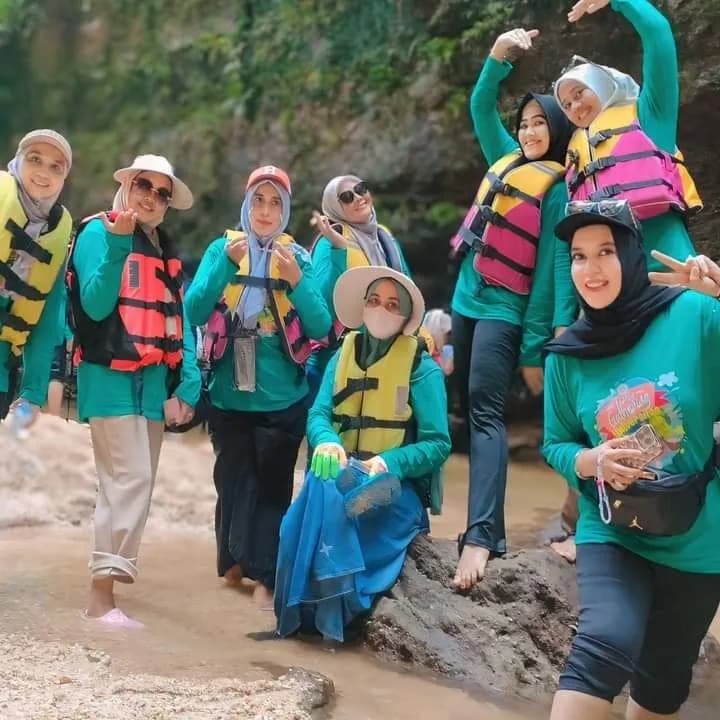 Family Gathering UHTP Tahun 2024 Rektor UHTP : Kita adalah Sama, Tidak Ada Perbedaan Satu Dengan Yang Lain, Duduk Sama Rendah, Berdiri Sama Tinggi. 