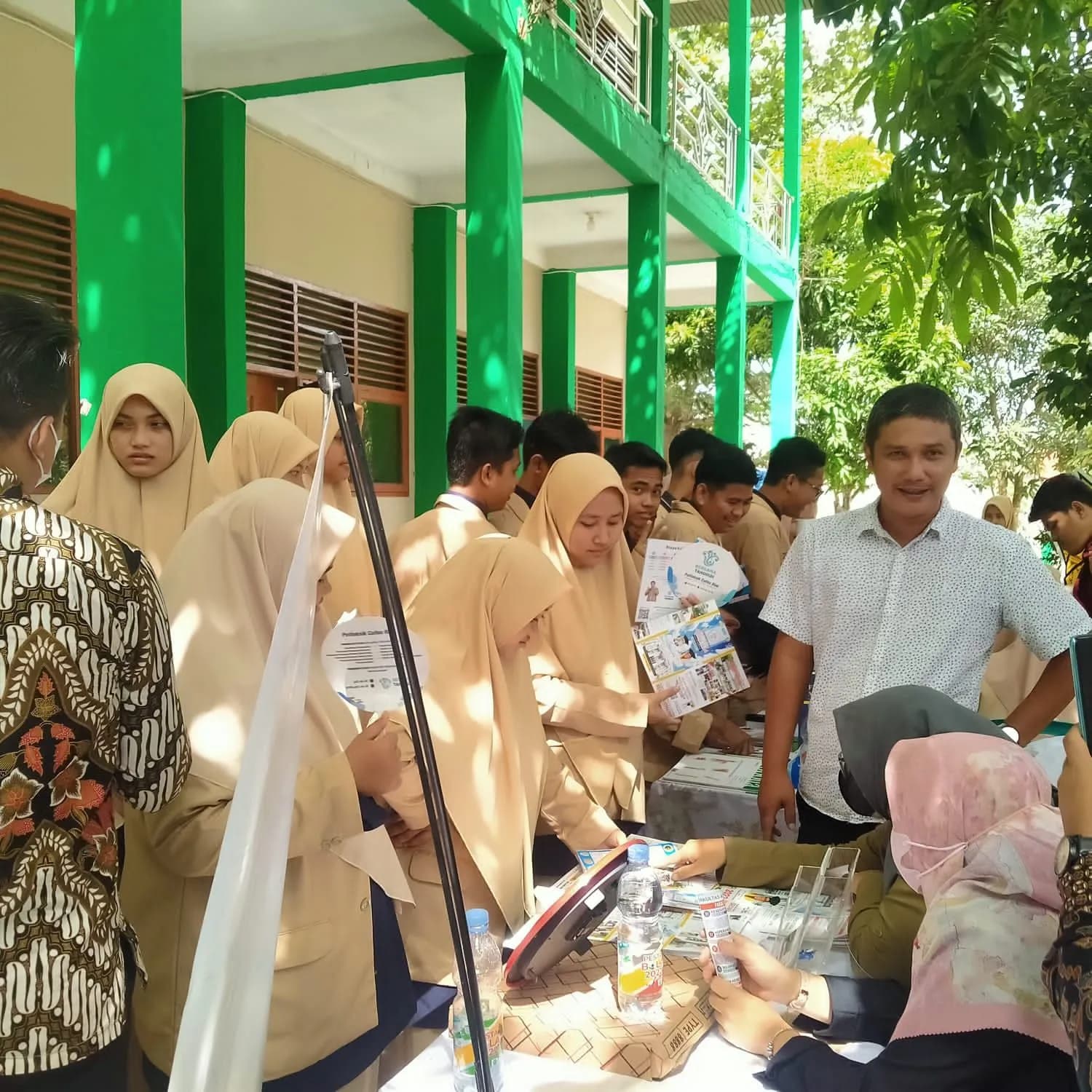 UHTP Goes To School