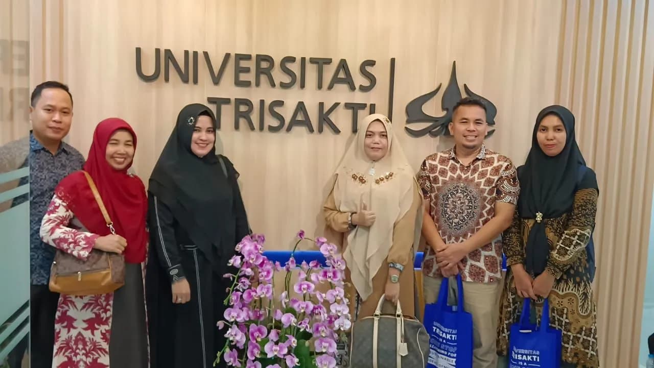 Dekan FILKOM dan Kepala BPMPP UHTP Studi Banding dan Penandatanganan MOU Dengan Dua Kampus Swasta Terbaik di Indonesia