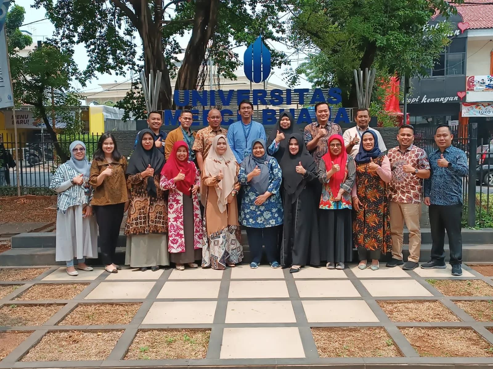 Dekan FILKOM dan Kepala BPMPP UHTP Studi Banding dan Penandatanganan MOU Dengan Dua Kampus Swasta Terbaik di Indonesia