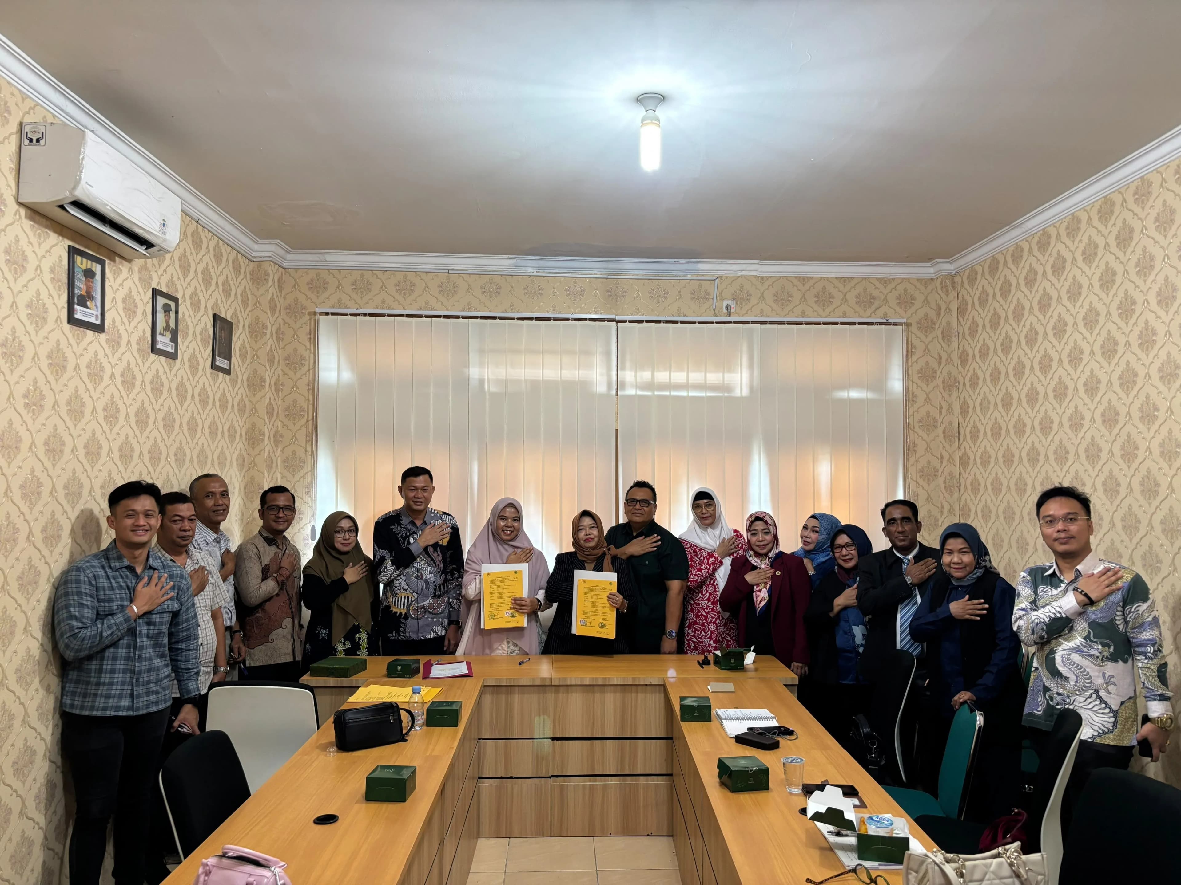 Universitas Hang Tuah Pekanbaru (UHTP) menjalin kerja sama dengan Dewan Pimpinan Daerah (DPD) PERADI Profesional Pekanbaru melalui penandatanganan Memorandum of Understanding (MoU) tentang pelaksanaan Pendidikan Khusus Profesi Advokat (PKPA) Tahun 2026