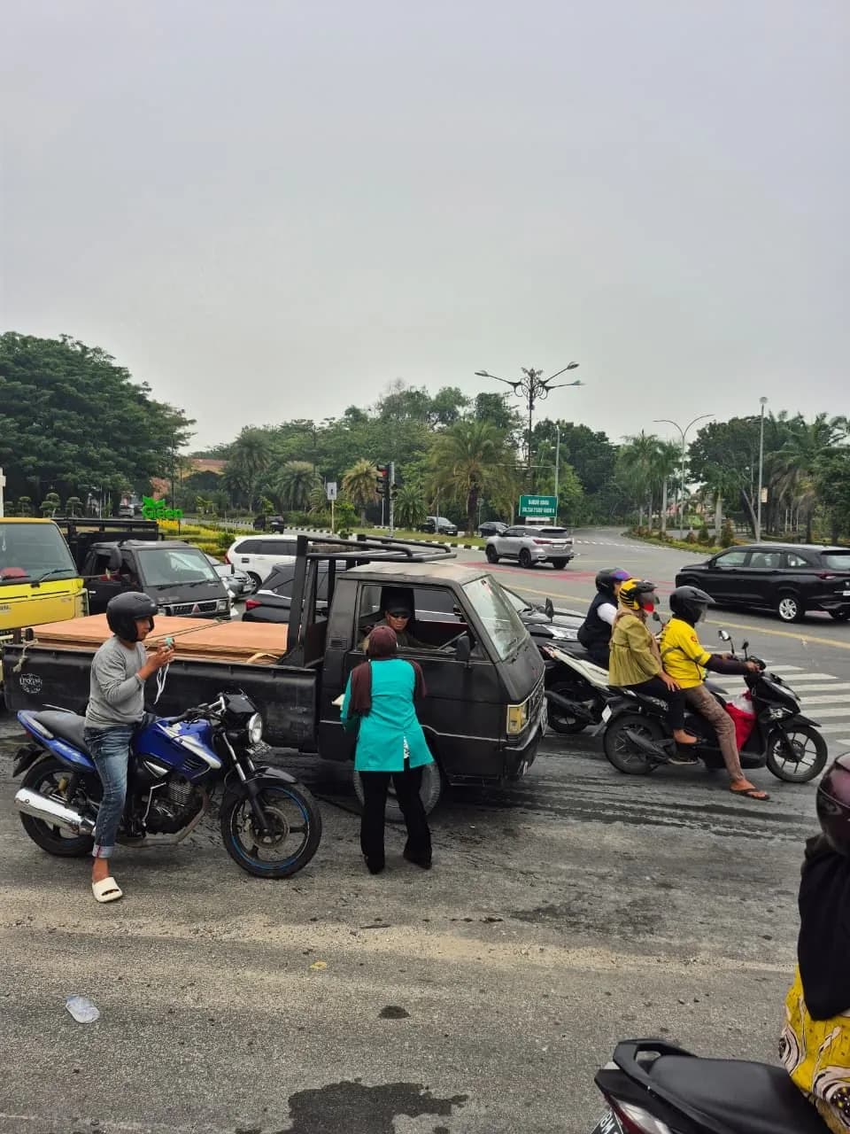 Universitas Hang Tuah Pekanbaru Turunkan Mahasiswa dan Civitas Akademika, Bantu Warga Hadapi Kabut Asap Pekanbaru