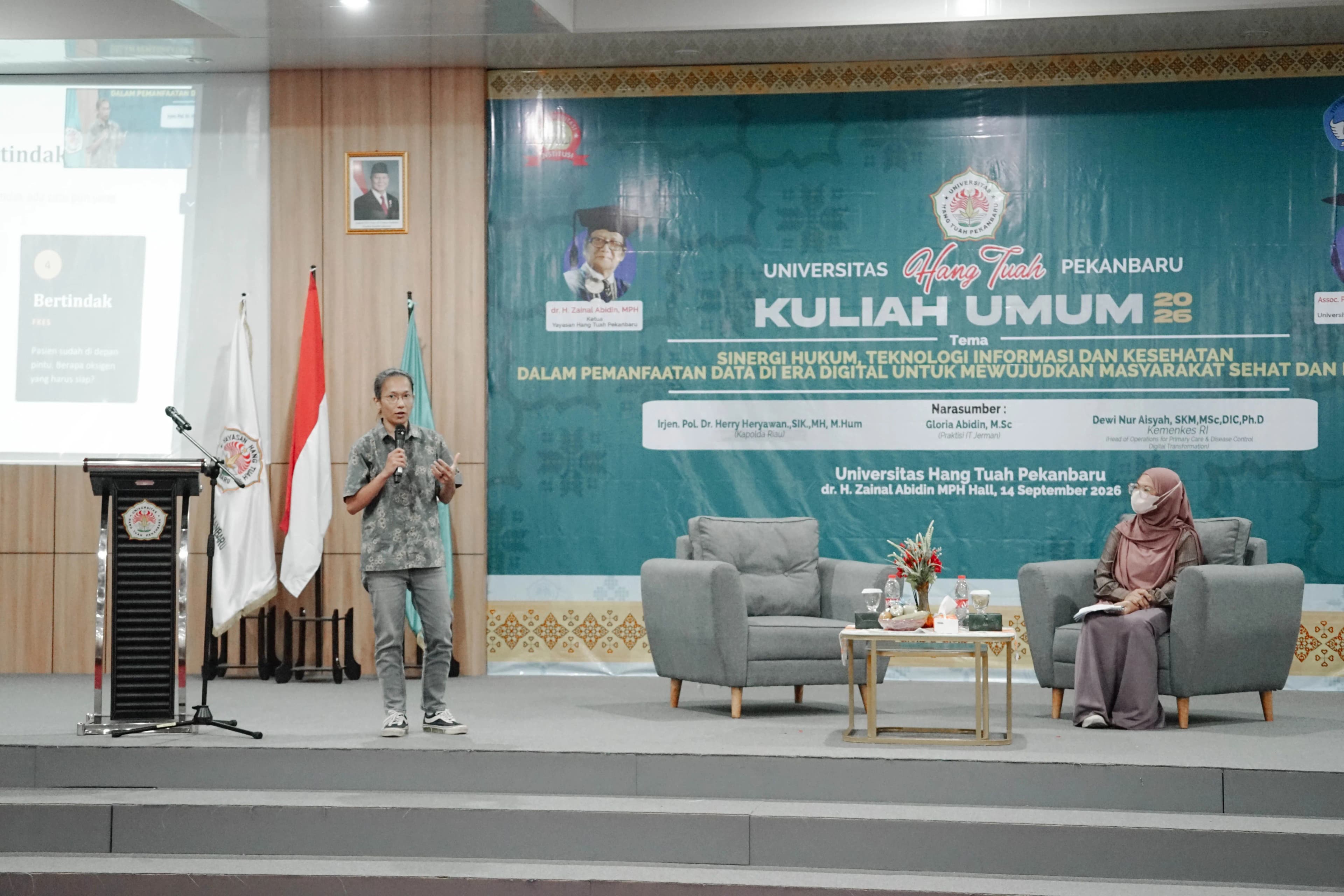 DARI JERMAN KE PEKANBARU, PRAKTISI IT BAGIKAN WAWASAN TEKNOLOGI GLOBAL KEPADA MAHASISWA UHTP
