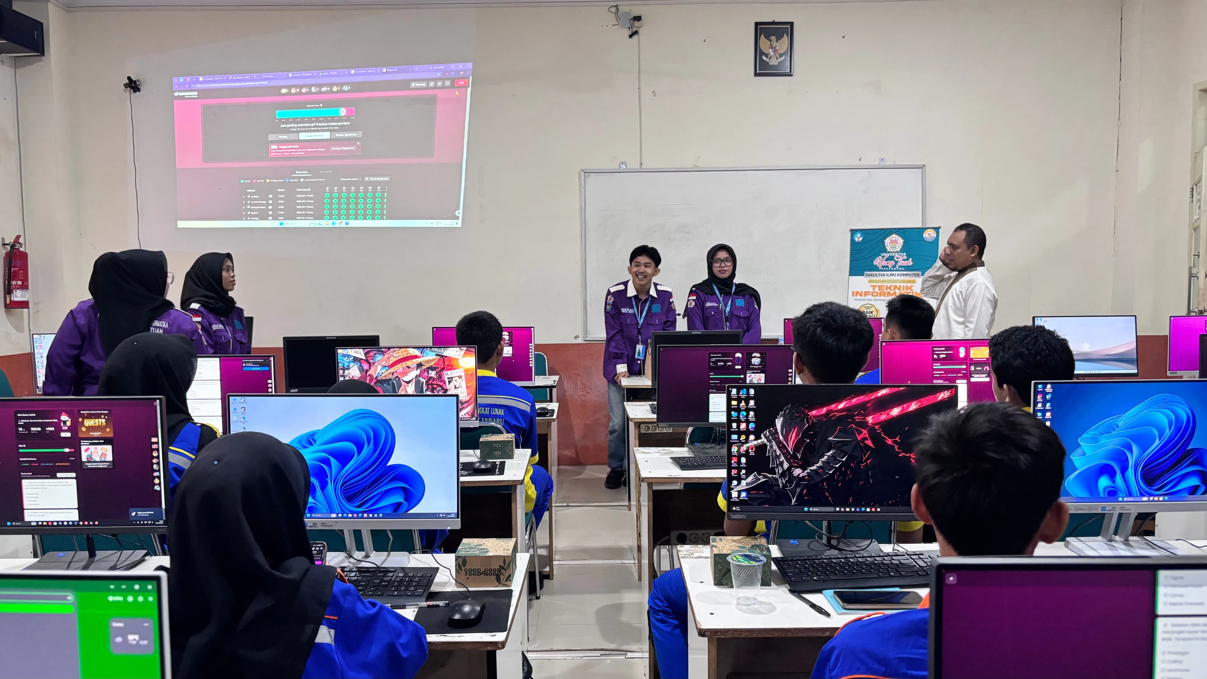 Komitmen Hadirkan Pembelajaran Teknologi Kreatif, FAKULTAS ILMU KOMPUTER Universitas Hang Tuah Pekanbaru Ajak Siswa SMKN 6 Pekanbaru Menjelajah UI/UX Design